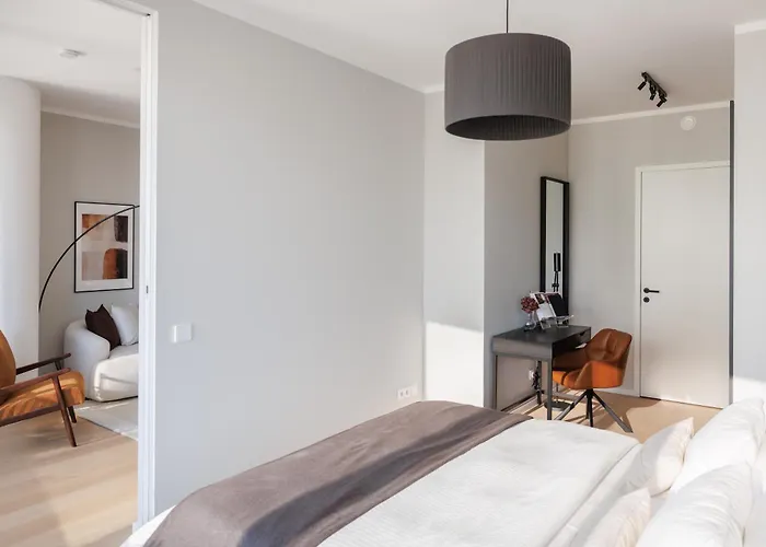Skyline - Danube-view Balcony & Pool Apartamento